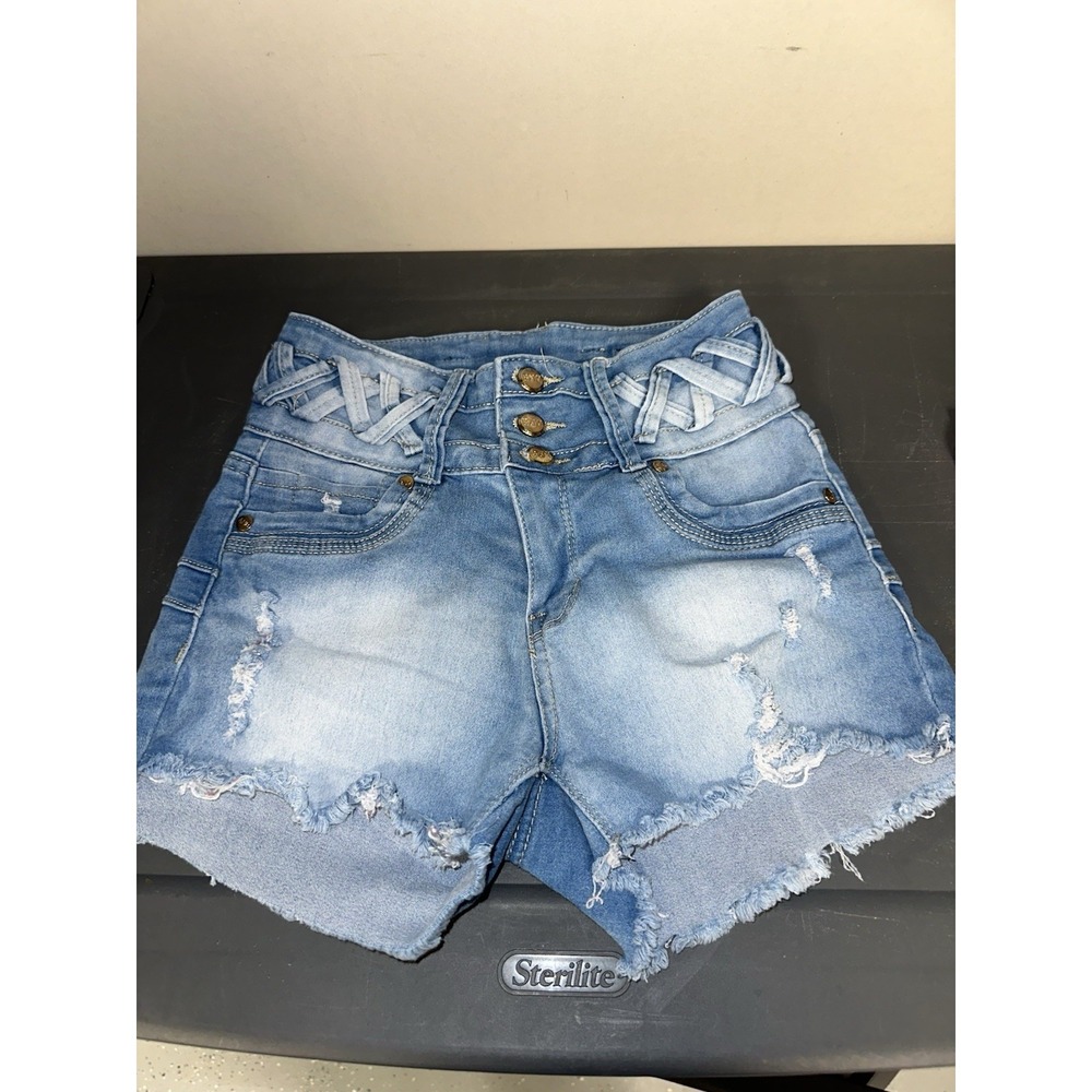 Benava BNV Size Small approx 24" waist preowned blue wash jean shorts
